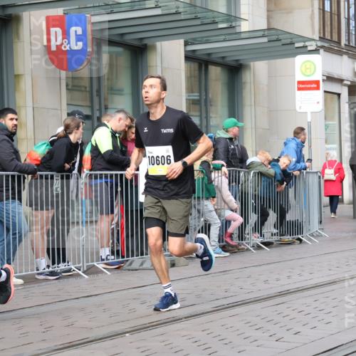 05.10.2025 - 20. swb-Marathon Bremen Strokosch-Dieckow http://msf.ph/oto/9232485 05.10.2025 10:40:53 Ziel 9262, 10606, 10952, 11069, 11086, 9262, 10606, 10952, 11069, 11086 meine-sportfotos.de