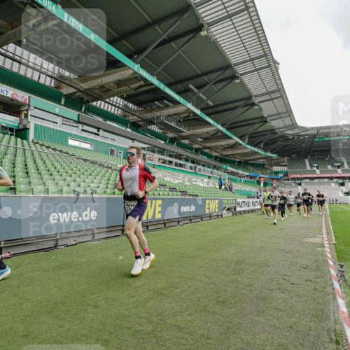 05.10.2025 - 20. swb-Marathon Bremen Michael Burmester http://msf.ph/oto/9232491 05.10.2025 12:53:43 Laufen im Stadion 89, 248, 250, 368, 458, 496, 507, 869, 950, 1009, 1020, 1164, 1165, 1428, 1460, 1489, 1538, 1608, 1656, 1667, 1690, 1729, 1736, 1868, 1943, 2030, 2050, 2250, 2288, 2871, 3363, 3553, 3913, 4294, 4611, 4729, 5024, 5425, 5571, 5576, 5579, 5944, 6244, 6348, 6359, 6492, 6806, 7255, 7408, 7617, 7835, 7905, 8238, 8462, 8499, 8511, 8611, 8709, 550, 590, 832, 1367, 1431, 1600, 2072, 2075, 4132, 4218, 4573, 4746, 4935, 5169, 5866, 8297, 8431 meine-sportfotos.de