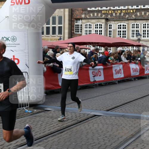 05.10.2025 - 20. swb-Marathon Bremen Yannick Fuchs http://msf.ph/oto/9232492 05.10.2025 11:03:23 Ziel 9246, 9325, 10142, 10405, 10471, 10926, 10996, 11390, 11508, 11509 meine-sportfotos.de