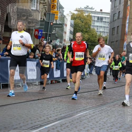 05.10.2025 - 20. swb-Marathon Bremen Strokosch-Dieckow http://msf.ph/oto/9232503 05.10.2025 10:53:15 Ziel 7251, 9263, 9449, 9539, 9834, 9956, 10242, 10317, 10460, 10806, 10958, 10993, 11174, 11175, 11377, 11510, 11512 meine-sportfotos.de