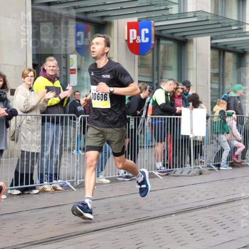 05.10.2025 - 20. swb-Marathon Bremen Strokosch-Dieckow http://msf.ph/oto/9232507 05.10.2025 10:40:53 Ziel 9262, 10606, 10952, 11069, 11086, 9262, 10606, 10952, 11069, 11086 meine-sportfotos.de