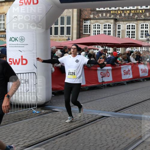 05.10.2025 - 20. swb-Marathon Bremen Yannick Fuchs http://msf.ph/oto/9232511 05.10.2025 11:03:23 Ziel 9246, 9325, 10142, 10405, 10471, 10926, 10996, 11390, 11508, 11509 meine-sportfotos.de