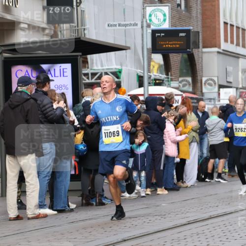 05.10.2025 - 20. swb-Marathon Bremen Strokosch-Dieckow http://msf.ph/oto/9232524 05.10.2025 10:41:02 Ziel 9262, 10744, 10910, 11069, 11086, 9262, 10744, 10910, 11069, 11086 meine-sportfotos.de