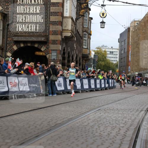 05.10.2025 - 20. swb-Marathon Bremen Yannick Fuchs http://msf.ph/oto/9232528 05.10.2025 10:32:36 Ziel  meine-sportfotos.de