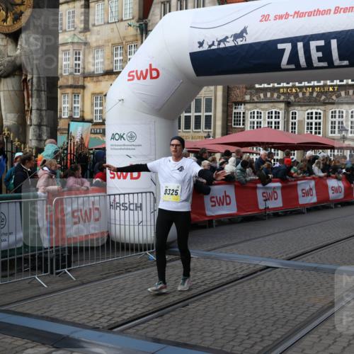 05.10.2025 - 20. swb-Marathon Bremen Yannick Fuchs http://msf.ph/oto/9232551 05.10.2025 11:03:24 Ziel 9246, 9325, 10142, 10405, 10471, 10926, 11390, 11467, 11508, 11509 meine-sportfotos.de