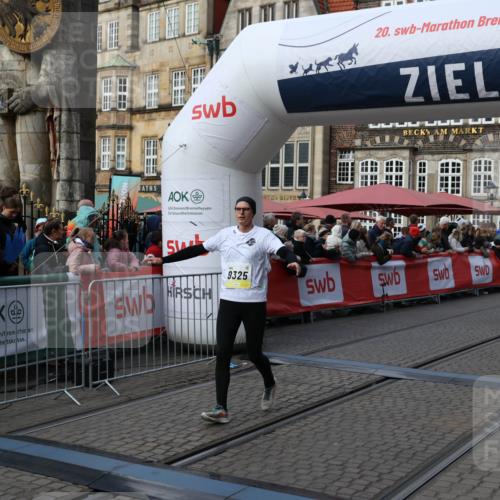 05.10.2025 - 20. swb-Marathon Bremen Yannick Fuchs http://msf.ph/oto/9232567 05.10.2025 11:03:24 Ziel 9246, 9325, 10142, 10405, 10471, 10926, 11390, 11467, 11508, 11509 meine-sportfotos.de