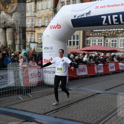 05.10.2025 - 20. swb-Marathon Bremen Yannick Fuchs http://msf.ph/oto/9232573 05.10.2025 11:03:24 Ziel 9246, 9325, 10142, 10405, 10471, 10926, 11390, 11467, 11508, 11509 meine-sportfotos.de