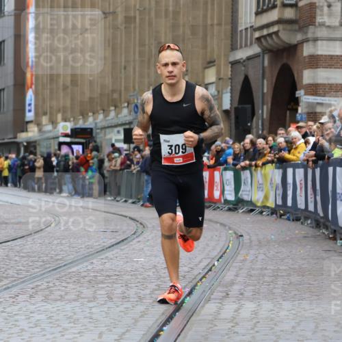 05.10.2025 - 20. swb-Marathon Bremen Strokosch-Dieckow http://msf.ph/oto/9232594 05.10.2025 12:32:35 Ziel 309 meine-sportfotos.de