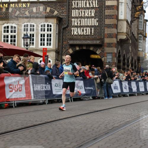 05.10.2025 - 20. swb-Marathon Bremen Yannick Fuchs http://msf.ph/oto/9232597 05.10.2025 10:32:37 Ziel 9280 meine-sportfotos.de