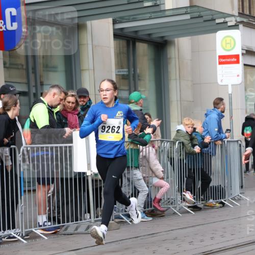 05.10.2025 - 20. swb-Marathon Bremen Strokosch-Dieckow http://msf.ph/oto/9232603 05.10.2025 10:41:06 Ziel 9262, 10744, 10910, 11069, 11086, 9262, 10744, 10910, 11069, 11086 meine-sportfotos.de