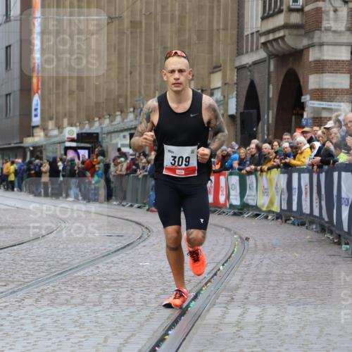 05.10.2025 - 20. swb-Marathon Bremen Strokosch-Dieckow http://msf.ph/oto/9232617 05.10.2025 12:32:35 Ziel 309 meine-sportfotos.de