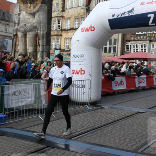 05.10.2025 - 20. swb-Marathon Bremen Yannick Fuchs http://msf.ph/oto/9232621 05.10.2025 11:03:25 Ziel 9246, 9325, 10142, 10405, 10471, 10926, 11390, 11467, 11502, 11508, 11509 meine-sportfotos.de