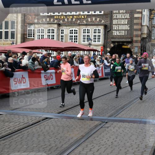 05.10.2025 - 20. swb-Marathon Bremen Yannick Fuchs http://msf.ph/oto/9232643 05.10.2025 11:03:25 Ziel 9246, 9325, 10142, 10405, 10471, 10926, 11390, 11467, 11502, 11508, 11509 meine-sportfotos.de