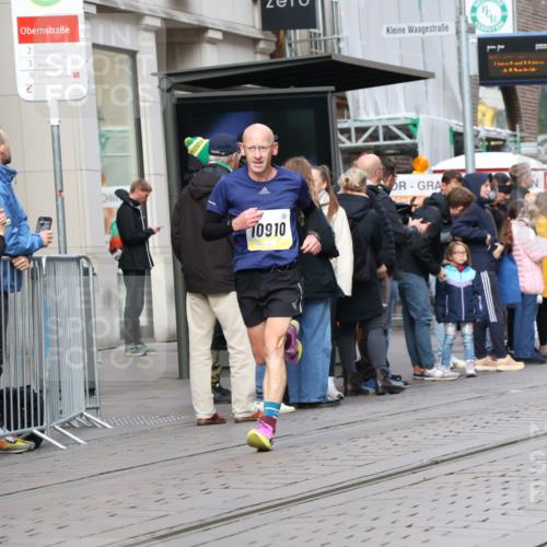 05.10.2025 - 20. swb-Marathon Bremen Strokosch-Dieckow http://msf.ph/oto/9232650 05.10.2025 10:41:10 Ziel 10744, 10910, 11086, 11701, 10744, 10910, 11086, 11701 meine-sportfotos.de