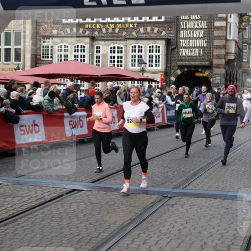 05.10.2025 - 20. swb-Marathon Bremen Yannick Fuchs http://msf.ph/oto/9232651 05.10.2025 11:03:25 Ziel 9246, 9325, 10142, 10405, 10471, 10926, 11390, 11467, 11502, 11508, 11509 meine-sportfotos.de