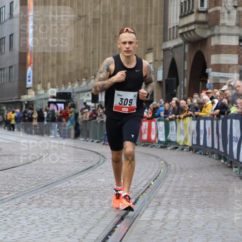05.10.2025 - 20. swb-Marathon Bremen Strokosch-Dieckow http://msf.ph/oto/9232665 05.10.2025 12:32:35 Ziel 309 meine-sportfotos.de