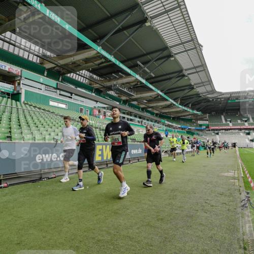 05.10.2025 - 20. swb-Marathon Bremen Michael Burmester http://msf.ph/oto/9232671 05.10.2025 12:54:05 Laufen im Stadion 53, 89, 132, 250, 289, 368, 458, 496, 504, 507, 524, 756, 869, 950, 1009, 1020, 1164, 1165, 1428, 1460, 1489, 1517, 1608, 1656, 1690, 1729, 1736, 1868, 1873, 1896, 1943, 1976, 2030, 2050, 2250, 2288, 2573, 2841, 2871, 3212, 3363, 3913, 4294, 4611, 5022, 5024, 5206, 5425, 5571, 5576, 5944, 5978, 6244, 6348, 6359, 6583, 6806, 7232, 7255, 7279, 7508, 7617, 7835, 7905, 8499, 8511, 8611, 248, 869, 1538, 1667, 3553, 4729, 5579, 6492, 7255, 7408, 8238, 8709 meine-sportfotos.de