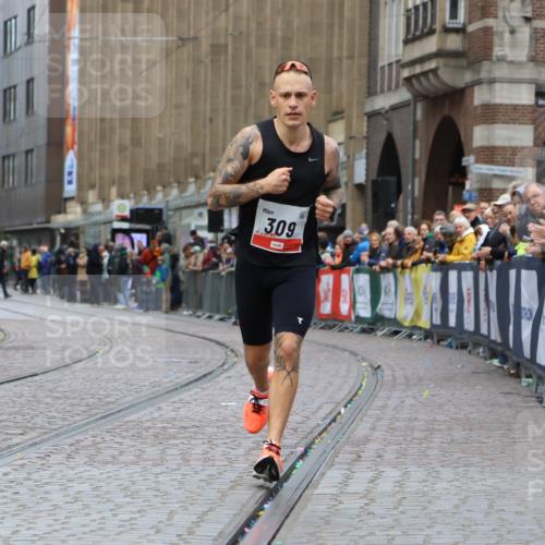 05.10.2025 - 20. swb-Marathon Bremen Strokosch-Dieckow http://msf.ph/oto/9232695 05.10.2025 12:32:35 Ziel 309 meine-sportfotos.de