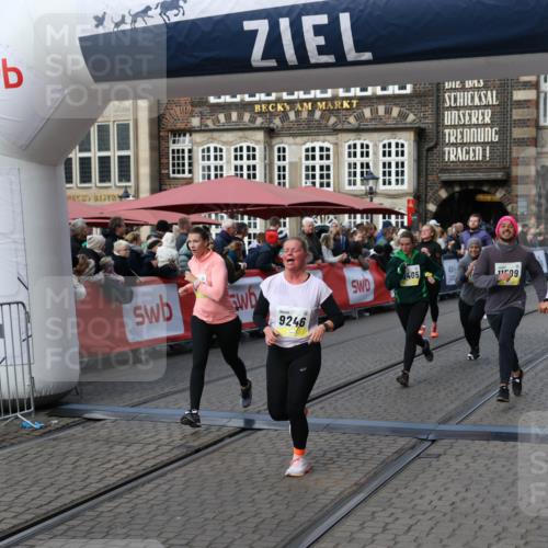 05.10.2025 - 20. swb-Marathon Bremen Yannick Fuchs http://msf.ph/oto/9232701 05.10.2025 11:03:26 Ziel 9246, 9325, 10142, 10405, 10471, 10926, 11124, 11390, 11467, 11502, 11508, 11509 meine-sportfotos.de