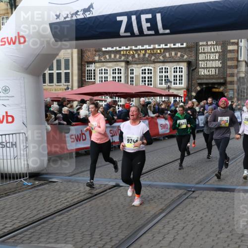 05.10.2025 - 20. swb-Marathon Bremen Yannick Fuchs http://msf.ph/oto/9232714 05.10.2025 11:03:26 Ziel 9246, 9325, 10142, 10405, 10471, 10926, 11124, 11390, 11467, 11502, 11508, 11509 meine-sportfotos.de