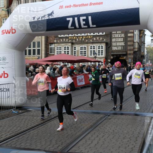 05.10.2025 - 20. swb-Marathon Bremen Yannick Fuchs http://msf.ph/oto/9232720 05.10.2025 11:03:26 Ziel 9246, 9325, 10142, 10405, 10471, 10926, 11124, 11390, 11467, 11502, 11508, 11509 meine-sportfotos.de