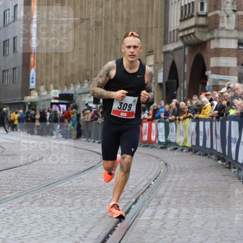 05.10.2025 - 20. swb-Marathon Bremen Strokosch-Dieckow http://msf.ph/oto/9232723 05.10.2025 12:32:35 Ziel 309 meine-sportfotos.de