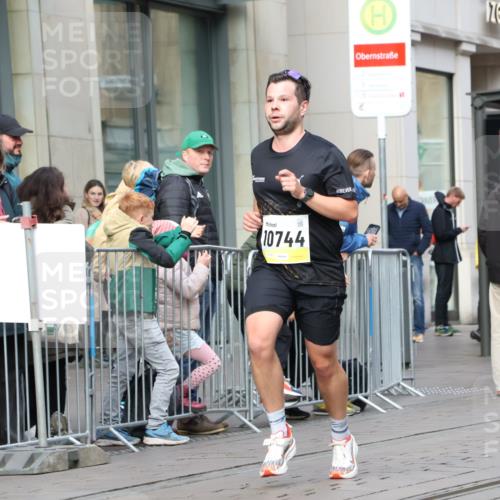 05.10.2025 - 20. swb-Marathon Bremen Strokosch-Dieckow http://msf.ph/oto/9232732 05.10.2025 10:41:13 Ziel 9253, 10744, 10910, 11701, 9253, 10744, 10910, 11701 meine-sportfotos.de