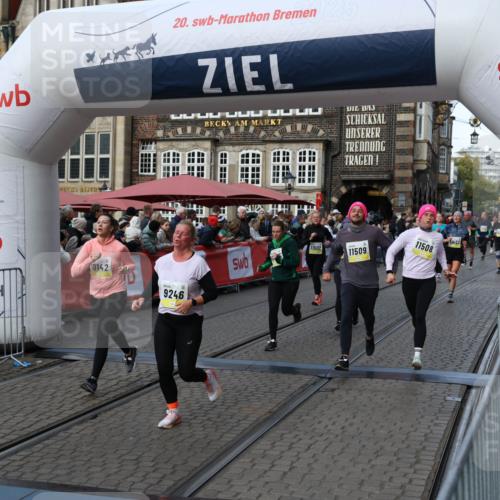 05.10.2025 - 20. swb-Marathon Bremen Yannick Fuchs http://msf.ph/oto/9232733 05.10.2025 11:03:26 Ziel 9246, 9325, 10142, 10405, 10471, 10926, 11124, 11390, 11467, 11502, 11508, 11509 meine-sportfotos.de