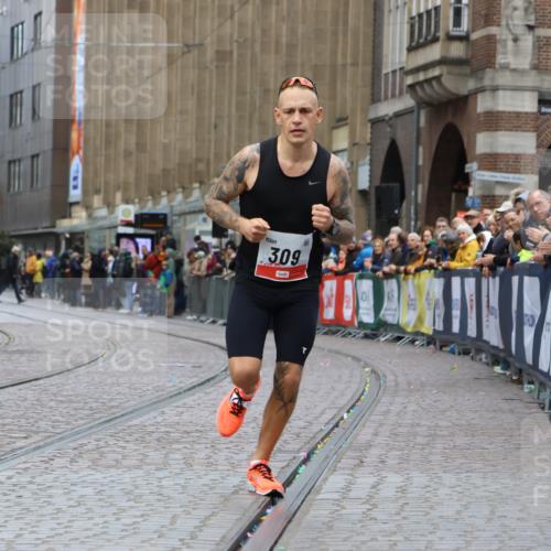 05.10.2025 - 20. swb-Marathon Bremen Strokosch-Dieckow http://msf.ph/oto/9232754 05.10.2025 12:32:35 Ziel 309 meine-sportfotos.de