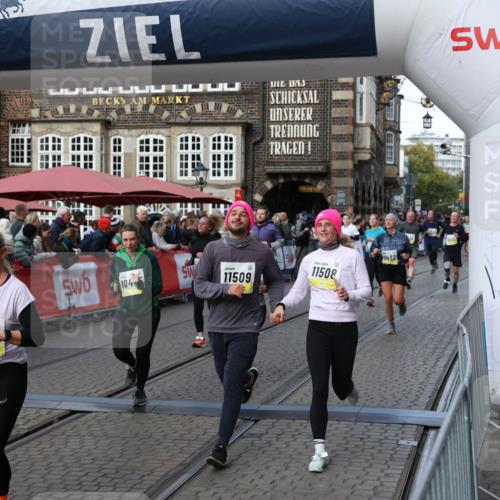 05.10.2025 - 20. swb-Marathon Bremen Yannick Fuchs http://msf.ph/oto/9232759 05.10.2025 11:03:27 Ziel 9225, 9246, 9325, 10142, 10405, 10471, 10926, 10963, 11103, 11124, 11390, 11467, 11502, 11508, 11509 meine-sportfotos.de