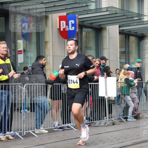 05.10.2025 - 20. swb-Marathon Bremen Strokosch-Dieckow http://msf.ph/oto/9232761 05.10.2025 10:41:14 Ziel 9253, 10744, 10910, 11701, 9253, 10744, 10910, 11701 meine-sportfotos.de