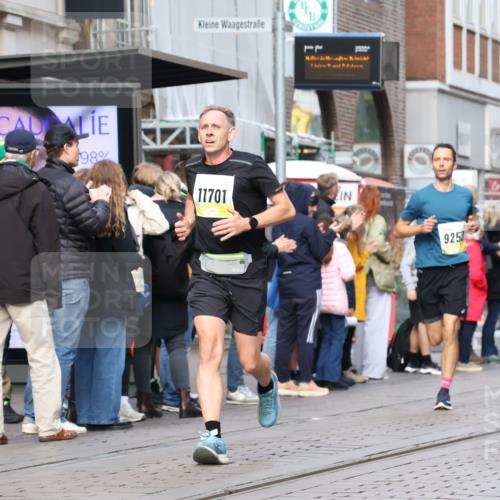 05.10.2025 - 20. swb-Marathon Bremen Strokosch-Dieckow http://msf.ph/oto/9232768 05.10.2025 10:41:26 Ziel 9253, 9884, 10104, 10155, 10691, 10880, 11581, 11701, 11710, 9253, 9884, 10104, 10155, 10691, 10880, 11581, 11701, 11710 meine-sportfotos.de