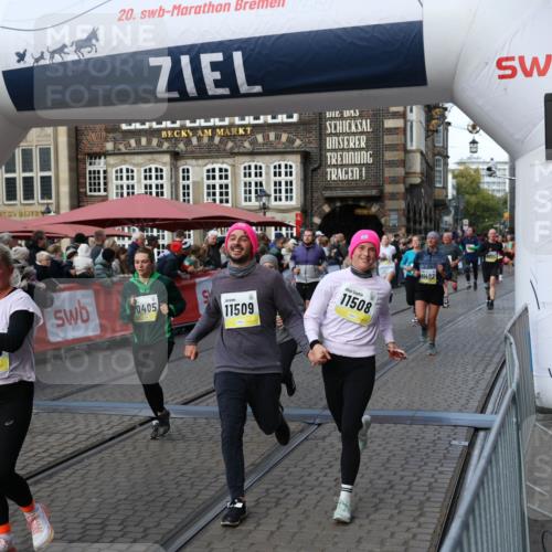 05.10.2025 - 20. swb-Marathon Bremen Yannick Fuchs http://msf.ph/oto/9232772 05.10.2025 11:03:27 Ziel 9225, 9246, 9325, 10142, 10405, 10471, 10926, 10963, 11103, 11124, 11390, 11467, 11502, 11508, 11509 meine-sportfotos.de