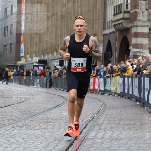 05.10.2025 - 20. swb-Marathon Bremen Strokosch-Dieckow http://msf.ph/oto/9232805 05.10.2025 12:32:35 Ziel 309 meine-sportfotos.de