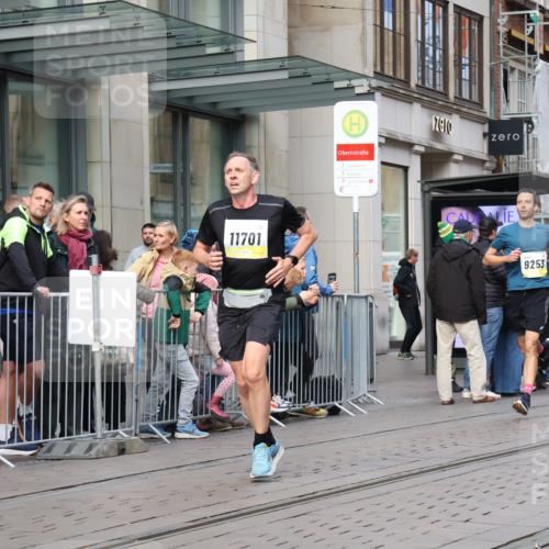 05.10.2025 - 20. swb-Marathon Bremen Strokosch-Dieckow http://msf.ph/oto/9232806 05.10.2025 10:41:28 Ziel 9253, 9884, 10104, 10155, 10691, 10880, 11581, 11701, 11710, 9253, 9884, 10104, 10155, 10691, 10880, 11581, 11701, 11710 meine-sportfotos.de