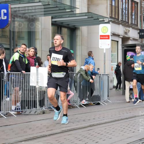 05.10.2025 - 20. swb-Marathon Bremen Strokosch-Dieckow http://msf.ph/oto/9232817 05.10.2025 10:41:28 Ziel 9253, 9884, 10104, 10155, 10691, 10880, 11581, 11701, 11710, 9253, 9884, 10104, 10155, 10691, 10880, 11581, 11701, 11710 meine-sportfotos.de