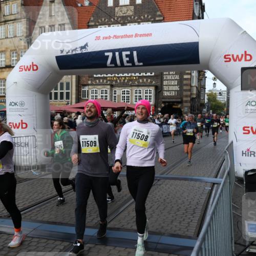 05.10.2025 - 20. swb-Marathon Bremen Yannick Fuchs http://msf.ph/oto/9232838 05.10.2025 11:03:28 Ziel 9224, 9225, 9246, 9325, 10142, 10405, 10963, 11103, 11124, 11390, 11467, 11502, 11508, 11509 meine-sportfotos.de