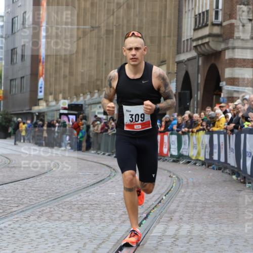 05.10.2025 - 20. swb-Marathon Bremen Strokosch-Dieckow http://msf.ph/oto/9232850 05.10.2025 12:32:35 Ziel 309 meine-sportfotos.de