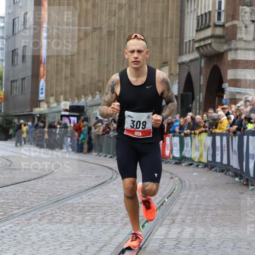 05.10.2025 - 20. swb-Marathon Bremen Strokosch-Dieckow http://msf.ph/oto/9232864 05.10.2025 12:32:35 Ziel 309 meine-sportfotos.de