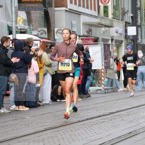 05.10.2025 - 20. swb-Marathon Bremen Strokosch-Dieckow http://msf.ph/oto/9232874 05.10.2025 10:41:34 Ziel 9253, 9849, 9884, 10104, 10155, 10691, 10880, 11581, 11701, 11710, 9253, 9849, 9884, 10104, 10155, 10691, 10880, 11581, 11701, 11710 meine-sportfotos.de