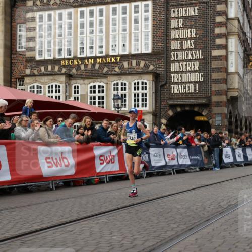 05.10.2025 - 20. swb-Marathon Bremen Yannick Fuchs http://msf.ph/oto/9232876 05.10.2025 10:32:42 Ziel 9280, 11730 meine-sportfotos.de