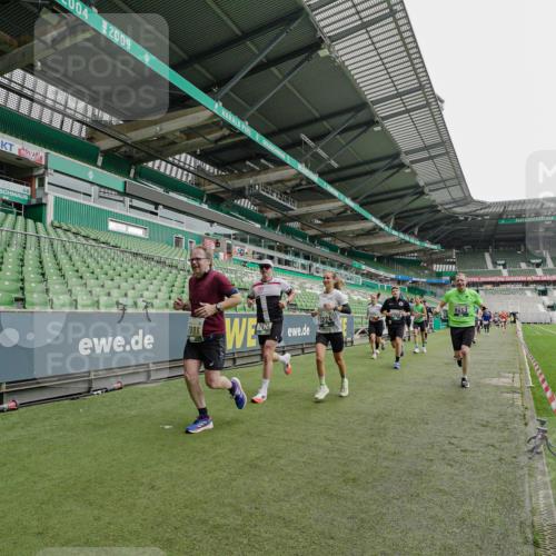 05.10.2025 - 20. swb-Marathon Bremen Michael Burmester http://msf.ph/oto/9232877 05.10.2025 12:54:32 Laufen im Stadion 53, 82, 104, 132, 250, 289, 417, 504, 507, 524, 756, 950, 1165, 1308, 1460, 1474, 1483, 1517, 1543, 1608, 1690, 1721, 1729, 1736, 1873, 1896, 1897, 1976, 2024, 2180, 2265, 2274, 2573, 2767, 2841, 3069, 3193, 3212, 3224, 3359, 3436, 3531, 3703, 3848, 3913, 4257, 4595, 4611, 4837, 4949, 4958, 5022, 5024, 5206, 5452, 5576, 5666, 5869, 5978, 6244, 6359, 6583, 6683, 6853, 7232, 7279, 7494, 7508, 7814, 7928, 7986, 8511, 8611, 8642, 8653, 8737, 89, 368, 458, 1460, 1489 meine-sportfotos.de