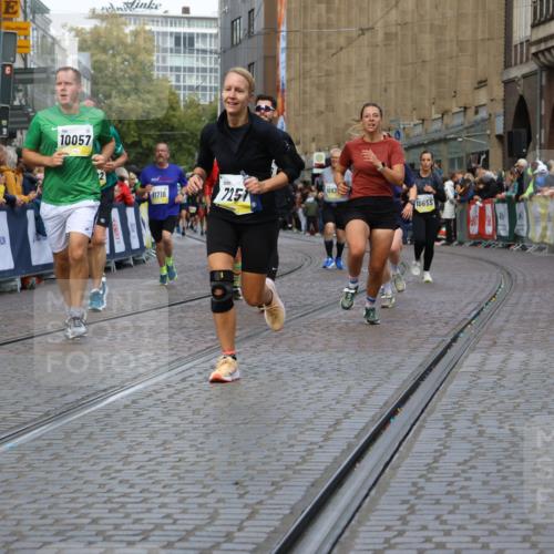 05.10.2025 - 20. swb-Marathon Bremen Strokosch-Dieckow http://msf.ph/oto/9232882 05.10.2025 10:53:22 Ziel 7193, 7251, 9263, 9539, 9717, 9868, 9957, 10057, 10302, 10317, 10335, 10369, 10468, 10655, 10934, 11174, 11175, 11545, 11616, 11716 meine-sportfotos.de
