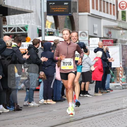 05.10.2025 - 20. swb-Marathon Bremen Strokosch-Dieckow http://msf.ph/oto/9232886 05.10.2025 10:41:34 Ziel 9253, 9849, 9884, 10104, 10155, 10691, 10880, 11581, 11701, 11710, 9253, 9849, 9884, 10104, 10155, 10691, 10880, 11581, 11701, 11710 meine-sportfotos.de