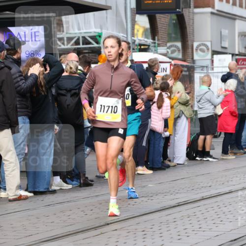 05.10.2025 - 20. swb-Marathon Bremen Strokosch-Dieckow http://msf.ph/oto/9232897 05.10.2025 10:41:35 Ziel 9253, 9849, 9884, 10104, 10155, 10691, 10880, 11581, 11710, 9253, 9849, 9884, 10104, 10155, 10691, 10880, 11581, 11710 meine-sportfotos.de