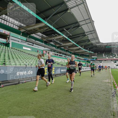 05.10.2025 - 20. swb-Marathon Bremen Michael Burmester http://msf.ph/oto/9232905 05.10.2025 12:54:34 Laufen im Stadion 53, 82, 104, 132, 250, 289, 319, 417, 504, 507, 524, 756, 944, 950, 1165, 1308, 1474, 1483, 1517, 1543, 1608, 1690, 1721, 1729, 1736, 1873, 1896, 1897, 1945, 1976, 2024, 2180, 2265, 2274, 2573, 2767, 2841, 3069, 3193, 3212, 3224, 3359, 3436, 3531, 3703, 3848, 3913, 4257, 4595, 4837, 4949, 4958, 5022, 5024, 5206, 5452, 5666, 5869, 5978, 6244, 6359, 6583, 6683, 6853, 7052, 7232, 7279, 7494, 7508, 7814, 7928, 7986, 8511, 8611, 8642, 8653, 8737, 89, 250, 368, 458, 1460, 1489 meine-sportfotos.de