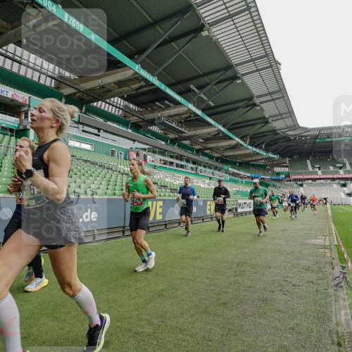 05.10.2025 - 20. swb-Marathon Bremen Michael Burmester http://msf.ph/oto/9232918 05.10.2025 12:54:35 Laufen im Stadion 53, 82, 104, 132, 169, 289, 319, 417, 504, 507, 524, 756, 944, 950, 1165, 1308, 1474, 1483, 1517, 1543, 1690, 1721, 1729, 1736, 1873, 1896, 1897, 1945, 1976, 2024, 2180, 2265, 2274, 2573, 2767, 2841, 3069, 3193, 3212, 3224, 3359, 3436, 3531, 3703, 3848, 3913, 4257, 4595, 4816, 4837, 4949, 4958, 5022, 5024, 5206, 5452, 5666, 5869, 5978, 6244, 6359, 6583, 6683, 6853, 7052, 7232, 7279, 7494, 7508, 7814, 7928, 7986, 8511, 8642, 8653, 8737, 89, 250, 368, 458, 1460, 1489 meine-sportfotos.de