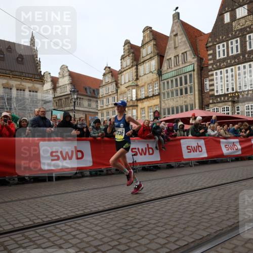 05.10.2025 - 20. swb-Marathon Bremen Yannick Fuchs http://msf.ph/oto/9232939 05.10.2025 10:32:44 Ziel 9280, 11730 meine-sportfotos.de