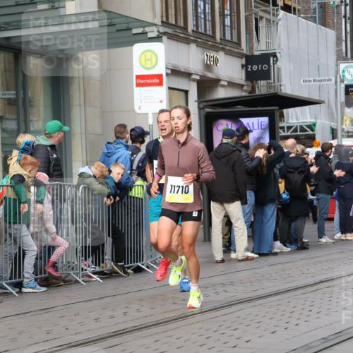 05.10.2025 - 20. swb-Marathon Bremen Strokosch-Dieckow http://msf.ph/oto/9232940 05.10.2025 10:41:37 Ziel 9253, 9504, 9849, 9884, 10104, 10155, 10691, 10880, 11581, 11710, 9253, 9504, 9849, 9884, 10104, 10155, 10691, 10880, 11581, 11710 meine-sportfotos.de