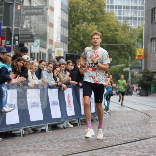 05.10.2025 - 20. swb-Marathon Bremen Strokosch-Dieckow http://msf.ph/oto/9232941 05.10.2025 12:34:08 Ziel 1663 meine-sportfotos.de